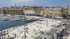 Promenade sur le Vieux-Port de Marseille